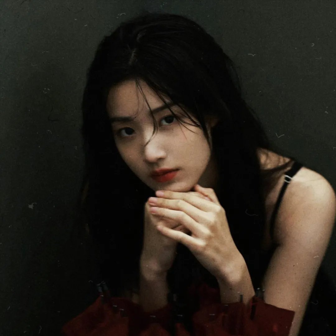 9顶假发的女孩